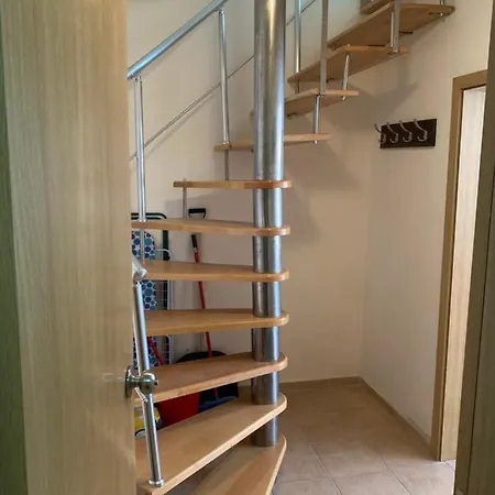 To Door 公寓 班斯科
