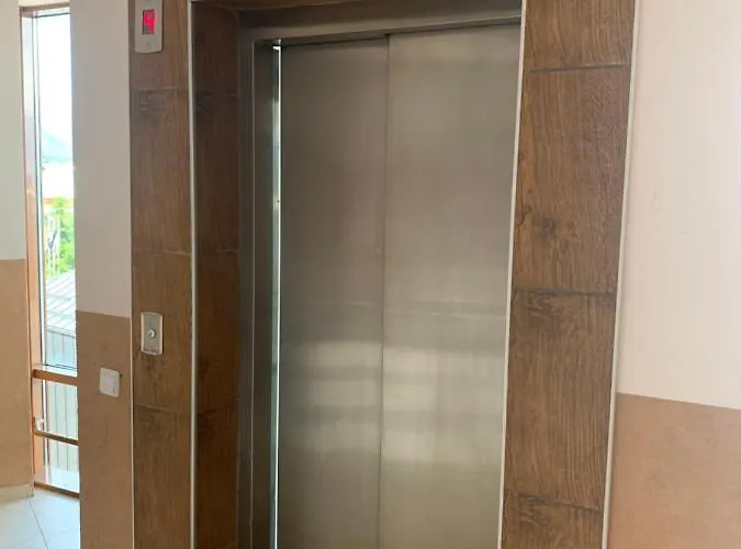 Apartman To Door Banszko