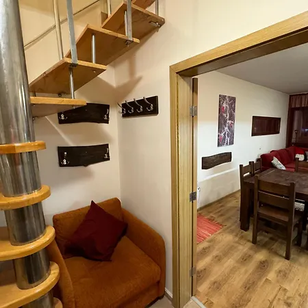 To Door Apartman *