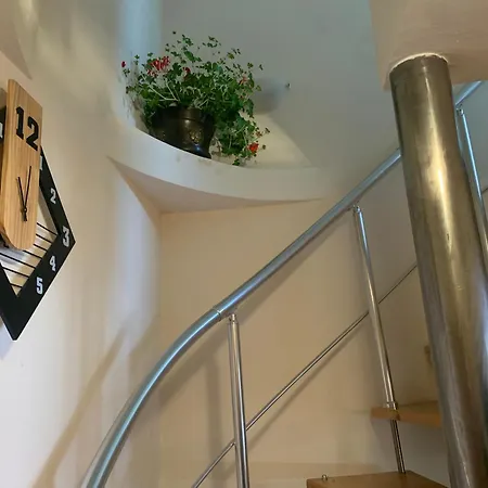 To Door Apartman