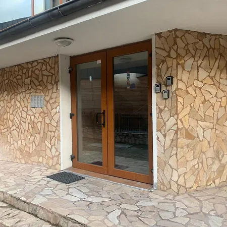 Apartment To Door *